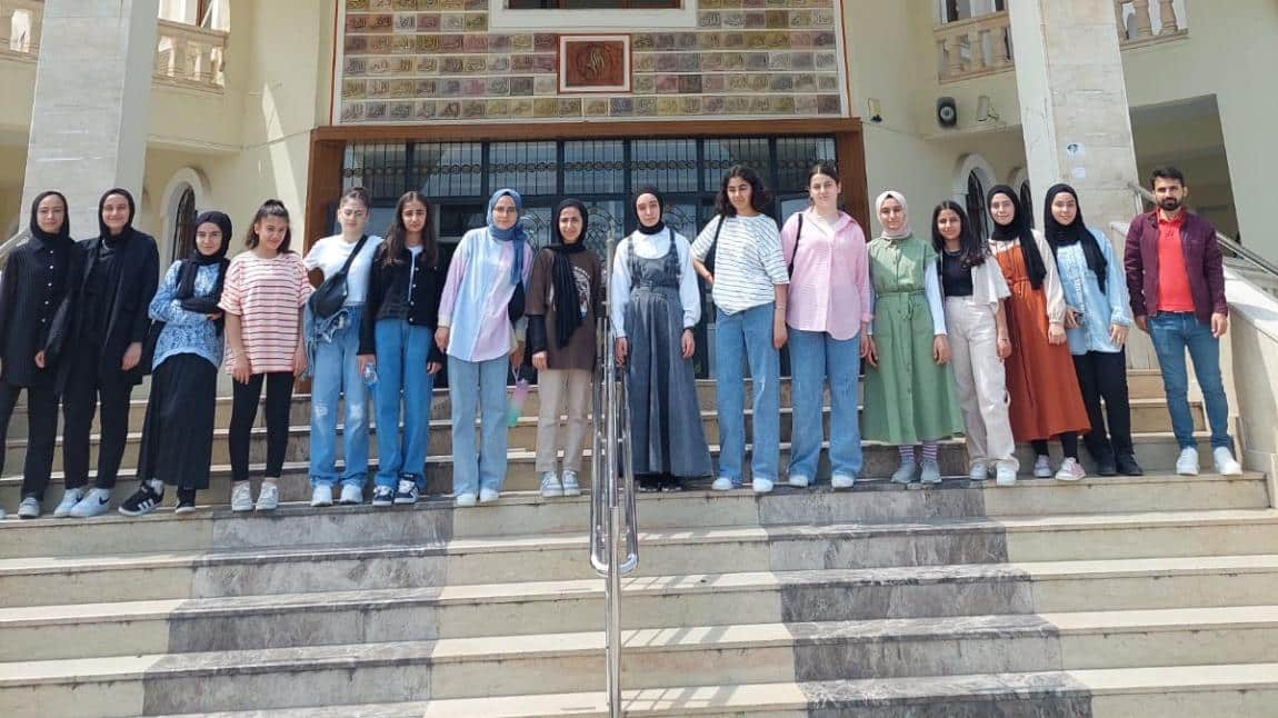 8.SINIF Öğrencilerimiz Hedef  LGS Kapsamında Sınavlı Okulları Ziyaret etti.